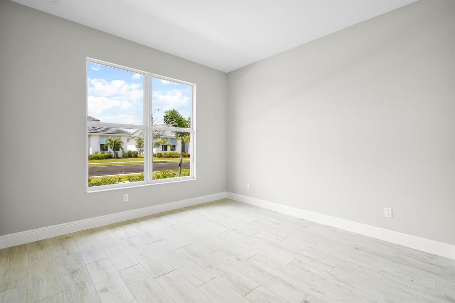 Spacious, unfurnished interior of a new home in , Port St. Lucie (Image 16).