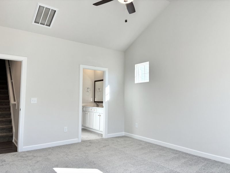 Spacious, unfurnished interior of a new home in Miller Park, Greenville (Image 17).