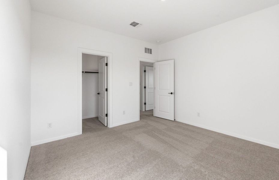 Spacious, unfurnished interior of a new home in Saddleback at Santa Rita Ranch, Liberty Hill (Image 20).