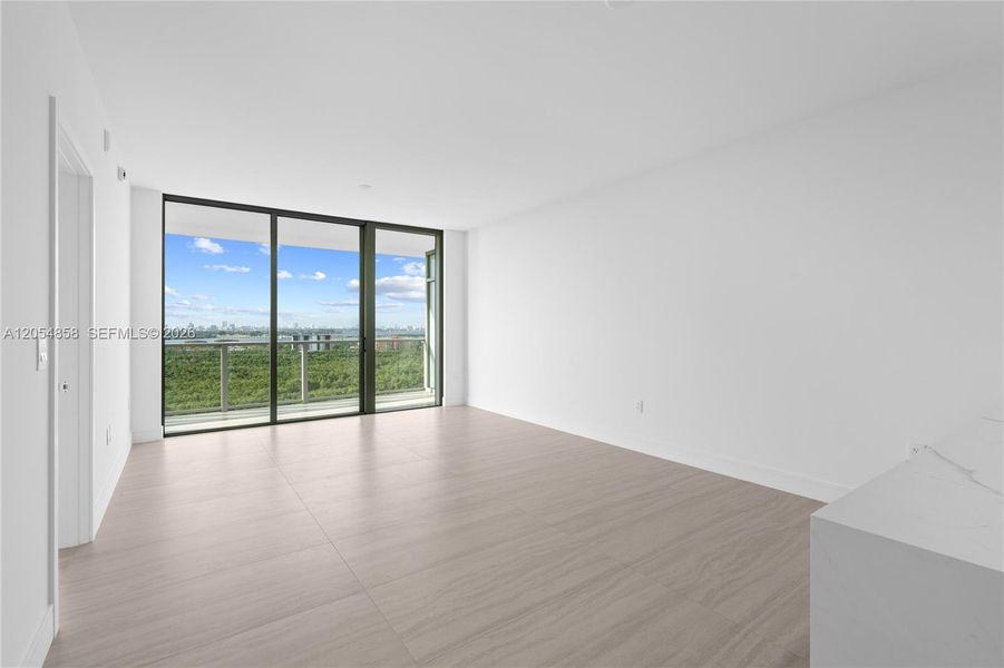 Spacious, unfurnished interior of a new home in One Park Tower, Miami (Image 54).