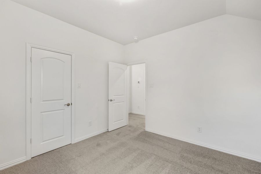 Spacious, unfurnished interior of a new home in Edgewater, Fate (Image 34).