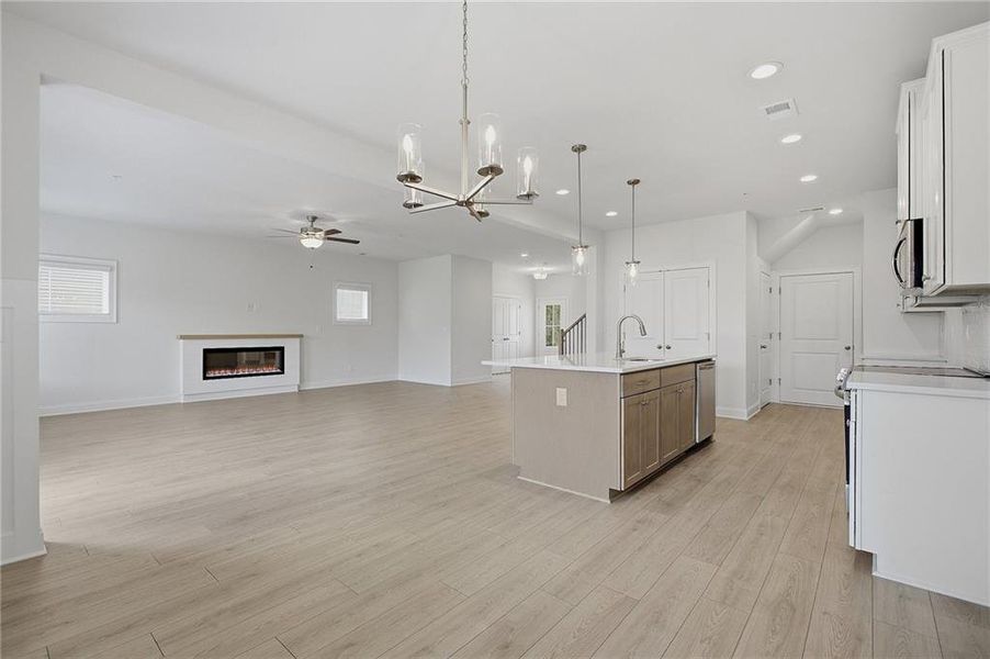 Spacious, unfurnished interior of a new home in , Marietta (Image 37).