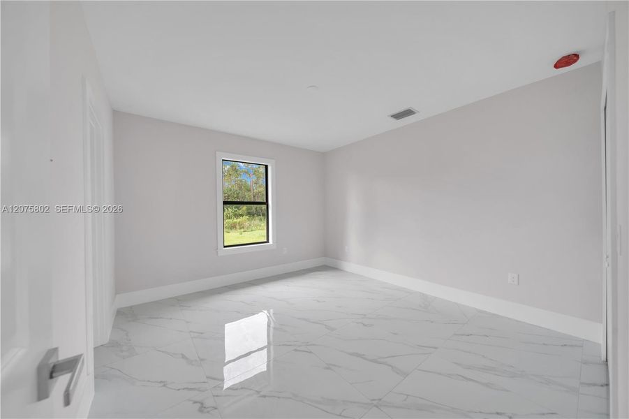 Spacious, unfurnished interior of a new home in , Lehigh Acres (Image 28).