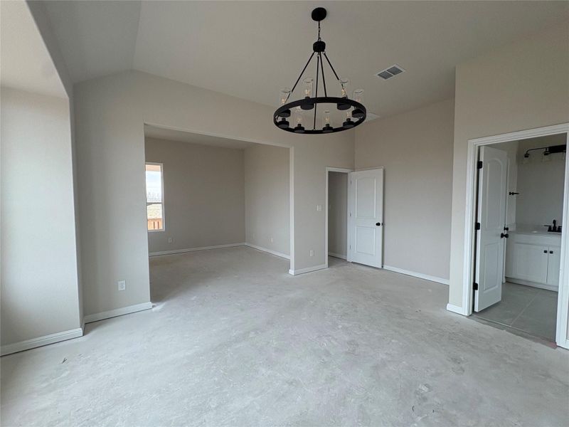 Spacious, unfurnished interior of a new home in Willow Springs, Buda (Image 8).