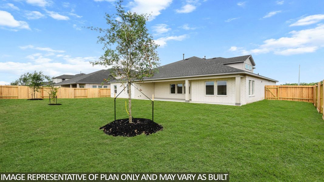 Exterior details and patio area of a home in Riverside Estates, Mont Belvieu (Image 4).
