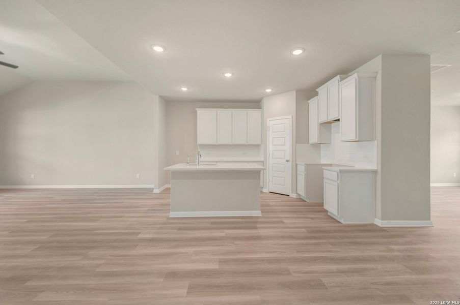 Spacious, unfurnished interior of a new home in Mesquite Ridge, San Antonio (Image 19).