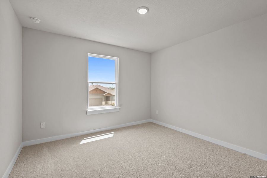 Spacious, unfurnished interior of a new home in Hiddenbrooke, Seguin (Image 29).