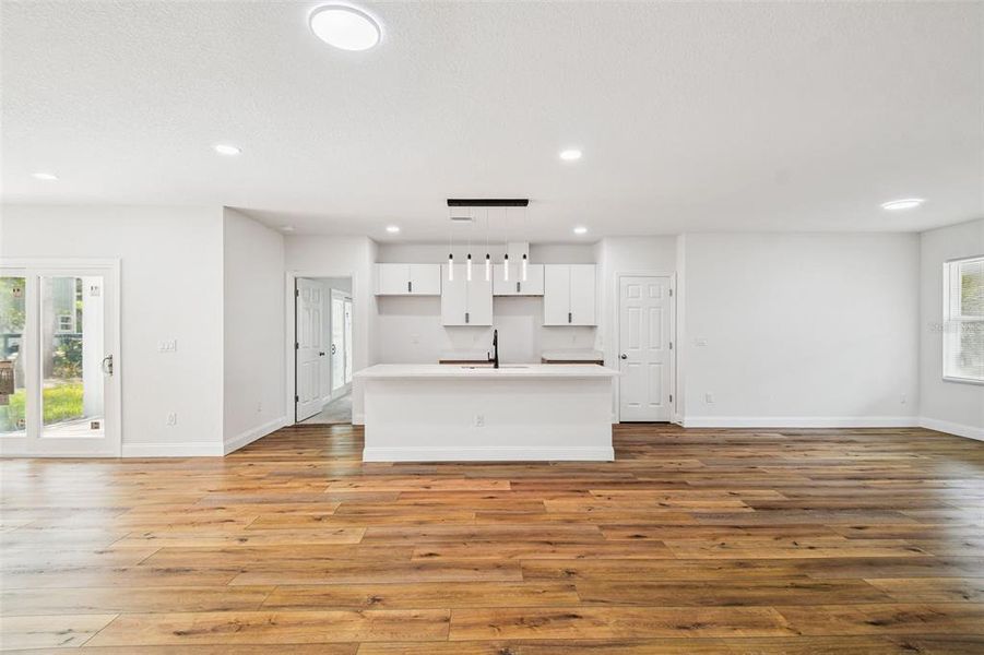 Spacious, unfurnished interior of a new home in , Spring Hill (Image 18).