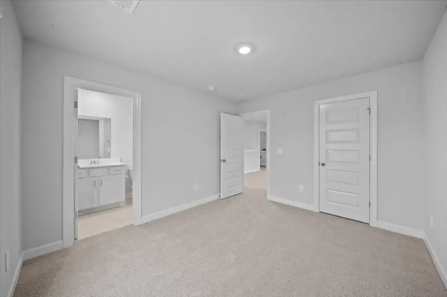 Spacious, unfurnished interior of a new home in Riverwood Farm, Piedmont (Image 17).