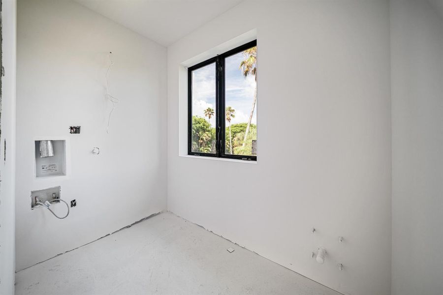 LAUNDRY ROOM 2