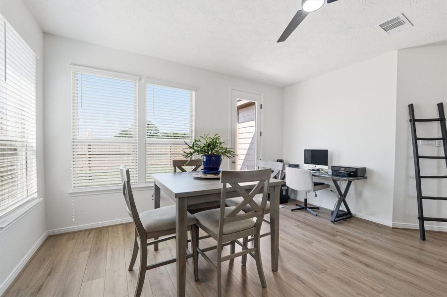 Furnished interior view inside a new home in Vida Costera, Texas City (Image 19).