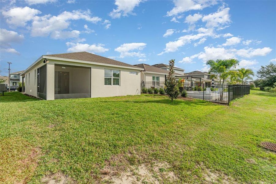Exterior details and patio area of a home in , Clermont (Image 25).