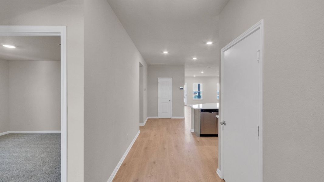 Spacious, unfurnished interior of a new home in Thunder Rock, Marble Falls (Image 10).