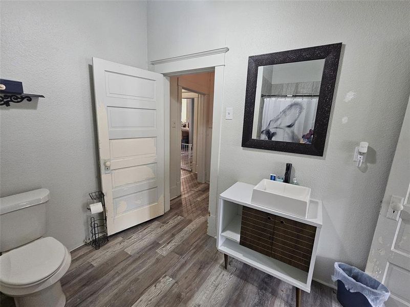 Furnished interior view inside a new home in , Groesbeck (Image 6).