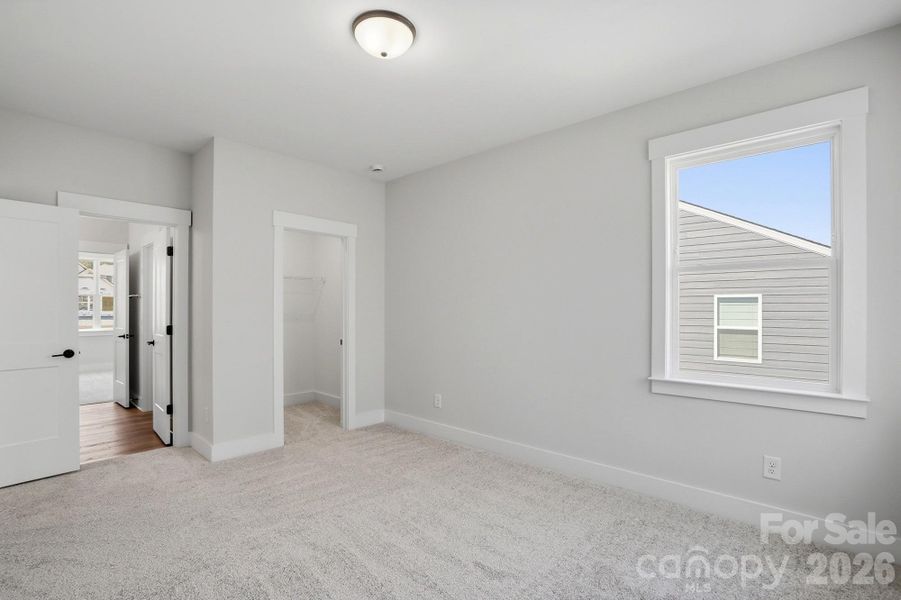 Spacious, unfurnished interior of a new home in Rone Creek, Waxhaw (Image 27).