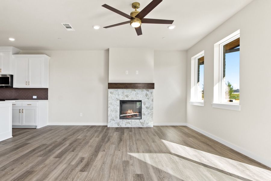 Spacious, unfurnished interior of a new home in Ten Mile Creek, Celina (Image 19).