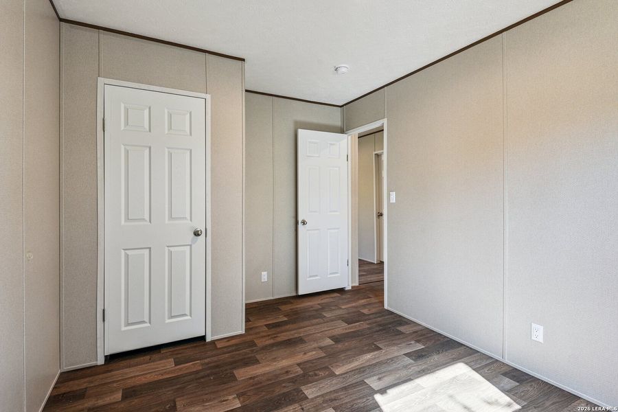 Spacious, unfurnished interior of a new home in , Hondo (Image 30).