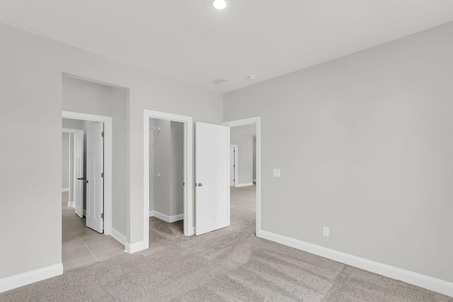 Spacious, unfurnished interior of a new home in Tidewater at Lakes of Cane Bay, Summerville (Image 46).