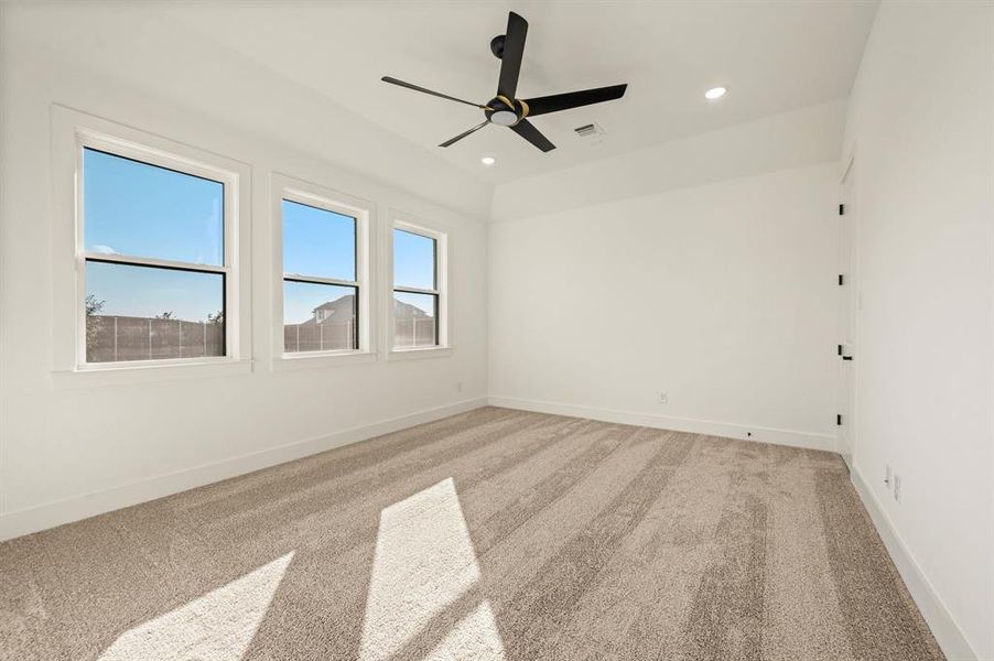 Spacious, unfurnished interior of a new home in NorthGlen, Haslet (Image 31).