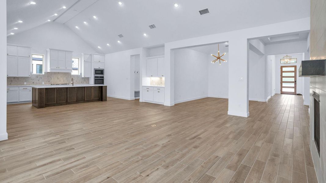 Spacious, unfurnished interior of a new home in Evergreen, Conroe (Image 14). Spacious, unfurnished interior of a new home in Evergreen, Conroe (Image 14).