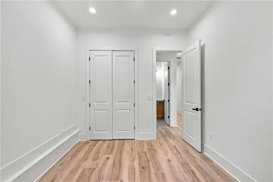 Spacious, unfurnished interior of a new home in , Atlanta (Image 40).