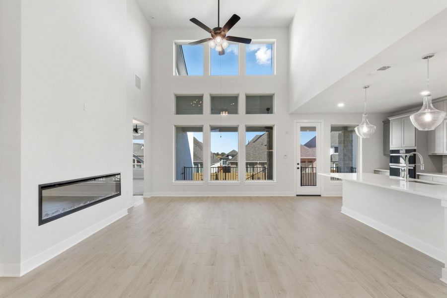 Spacious, unfurnished interior of a new home in The Colony, Bastrop (Image 16).