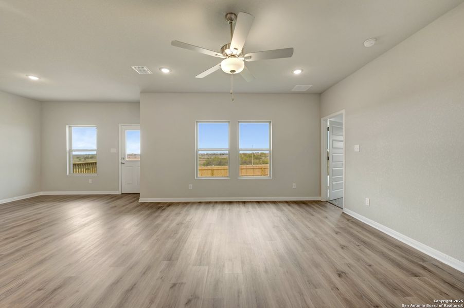 Spacious, unfurnished interior of a new home in Paloma Park, Converse (Image 30).