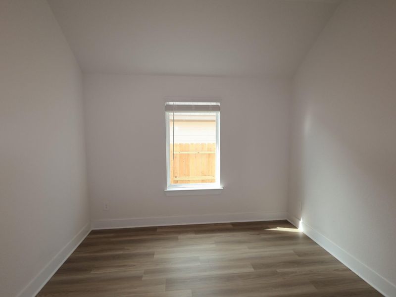 Spacious, unfurnished interior of a new home in Lone Star Landing, Montgomery (Image 34).