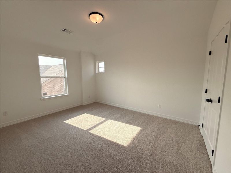 Spacious, unfurnished interior of a new home in Wildrye, Waller (Image 7).