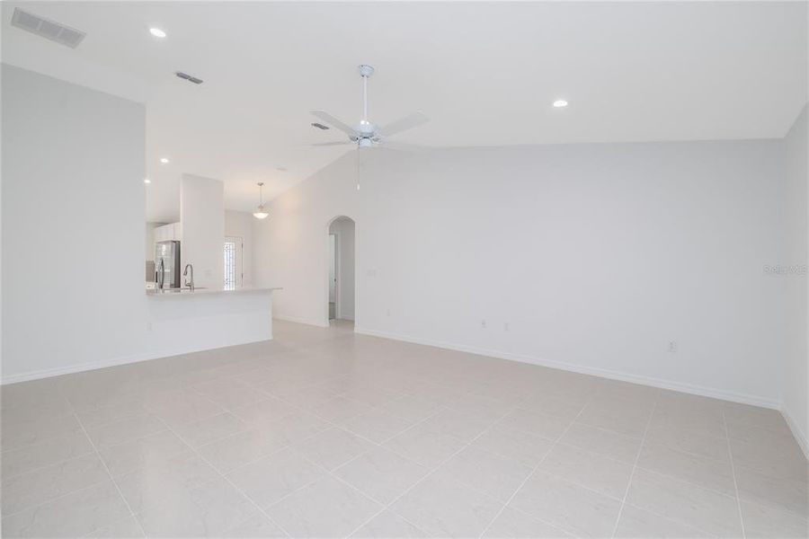 Spacious, unfurnished interior of a new home in , Palm Coast (Image 23).