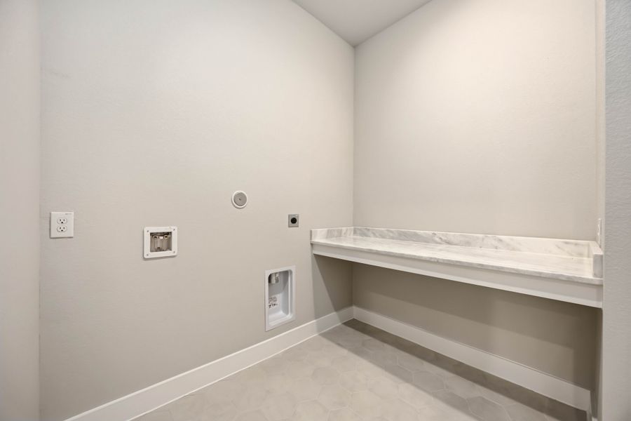 Spacious, unfurnished interior of a new home in Canterra Creek  60', Rosharon (Image 36).