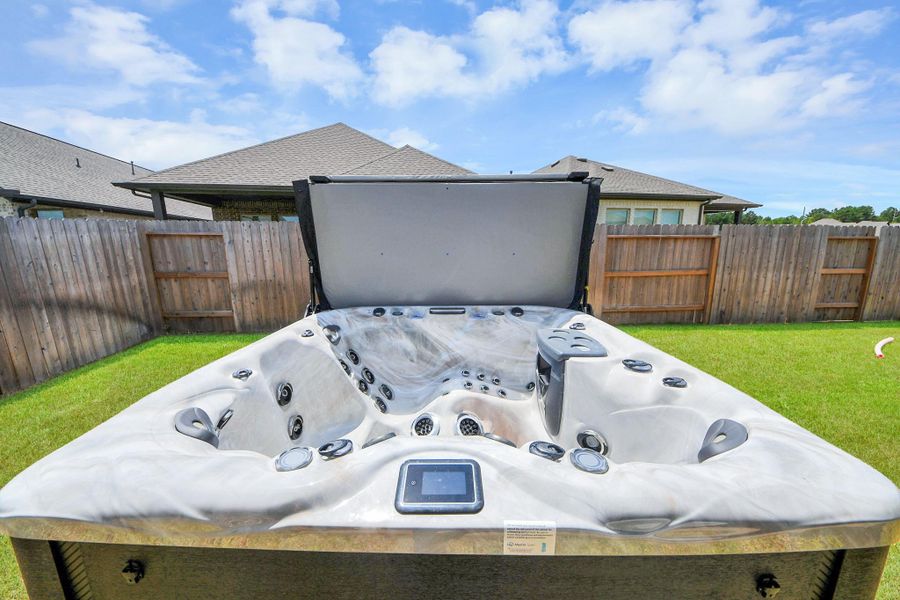 Bonus hot tub!!