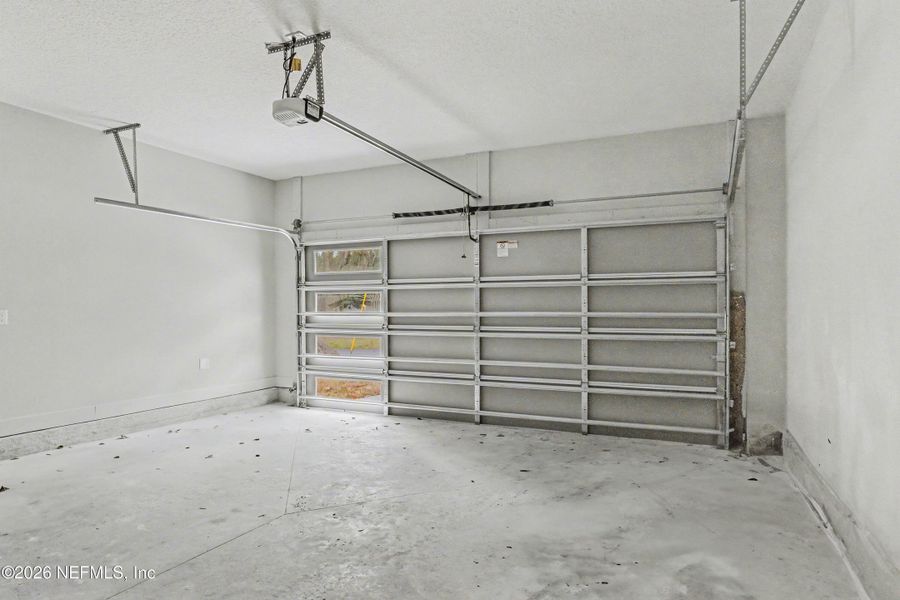 Spacious, unfurnished interior of a new home in , Jacksonville (Image 30).