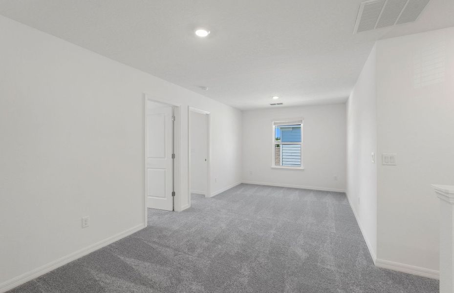 Spacious, unfurnished interior of a new home in Wells Landing, Jacksonville (Image 15).