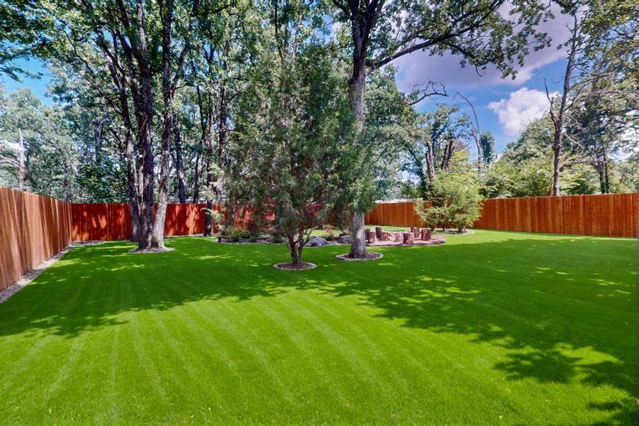 Exterior details and patio area of a home in , Gun Barrel City (Image 4).