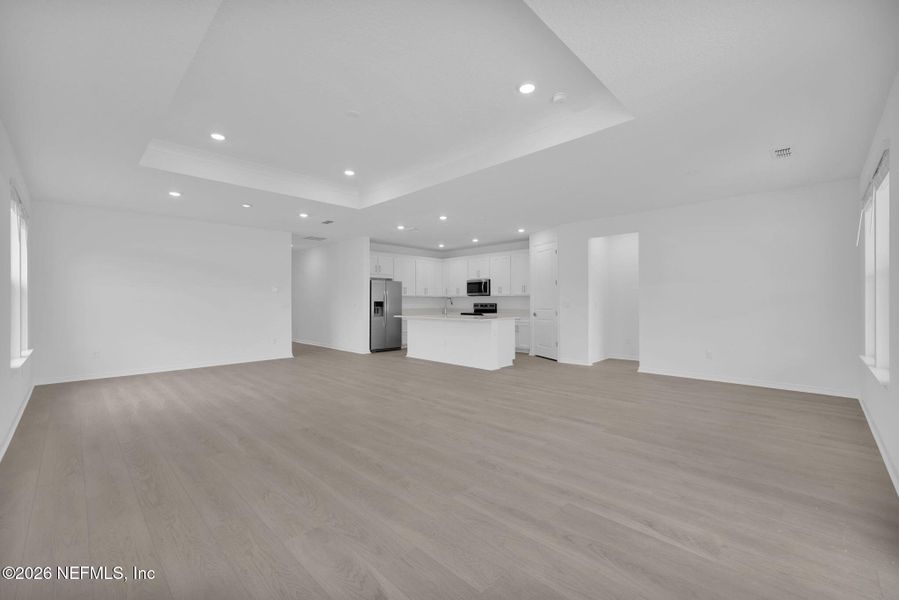 Spacious, unfurnished interior of a new home in Murray Farms, Middleburg (Image 19).