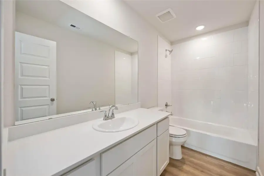 Furnished interior view inside a new home in Magnolia Springs, Montgomery (Image 6).