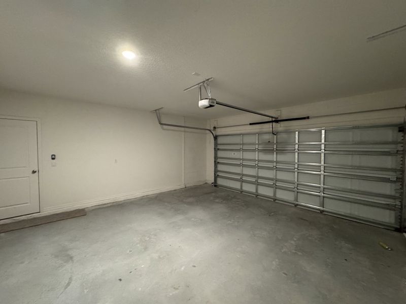 Spacious, unfurnished interior of a new home in Poinciana, Poinciana (Image 23).