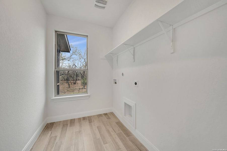 Spacious, unfurnished interior of a new home in Everly Estates, San Antonio (Image 42).