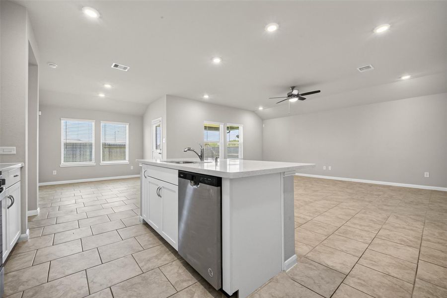 Furnished interior view inside a new home in , Texas City (Image 5).