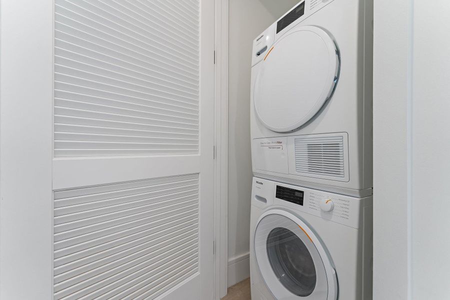 029-220LakeShoreDr-1219-WestPalmBeach-SM