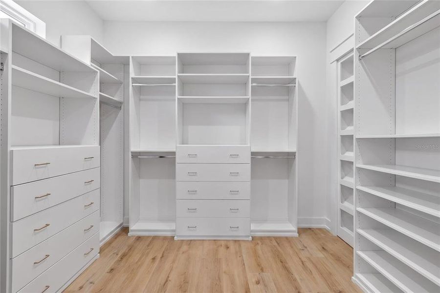 Spacious, unfurnished interior of a new home in , Lakeland (Image 23).