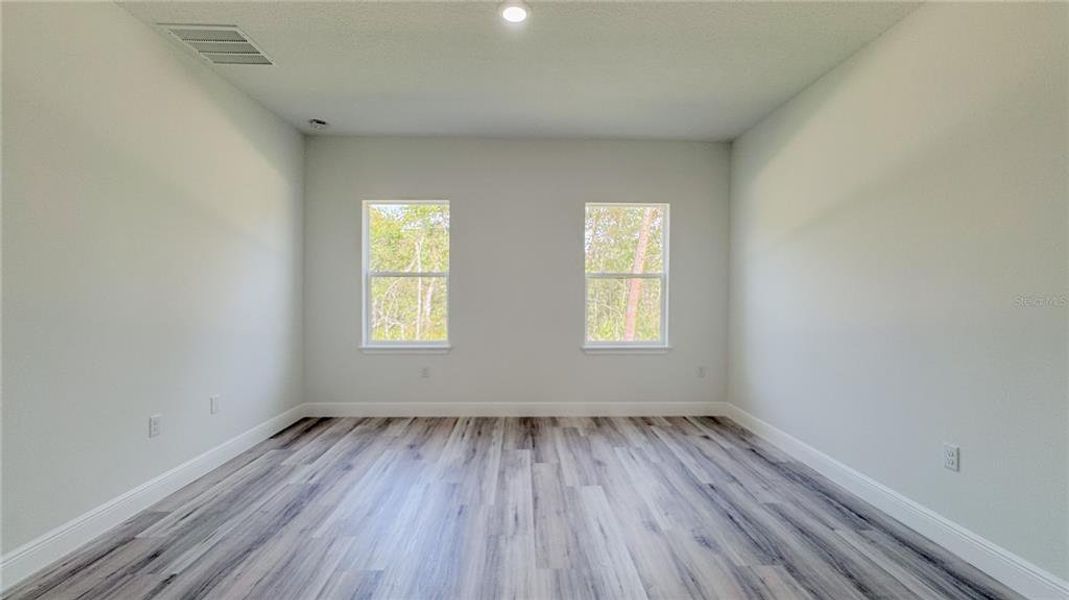Spacious, unfurnished interior of a new home in , Ocala (Image 26).