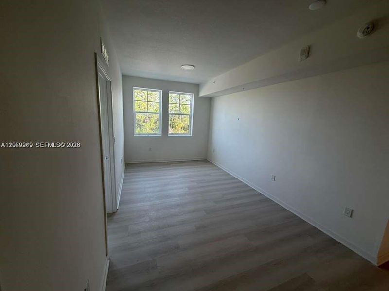 Spacious, unfurnished interior of a new home in , Orlando (Image 12).