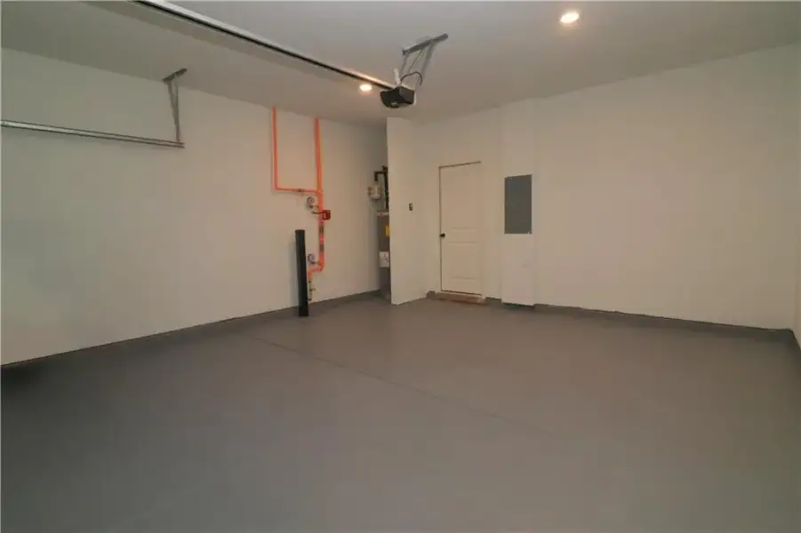 Spacious, unfurnished interior of a new home in , Douglasville (Image 24).