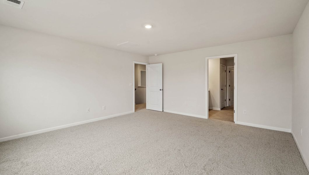 Spacious, unfurnished interior of a new home in Foxbank, Gray Court (Image 23).