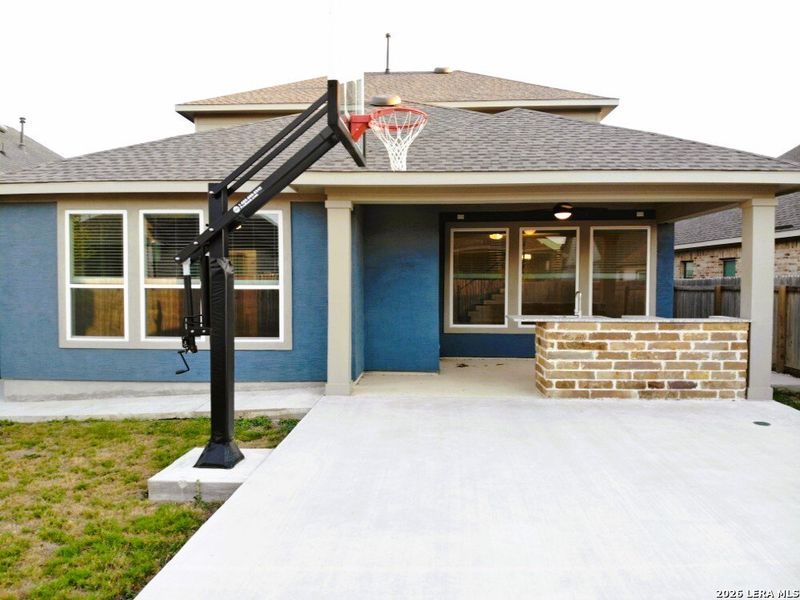 Exterior details and patio area of a home in Ladera - High Point 45', San Antonio (Image 24).