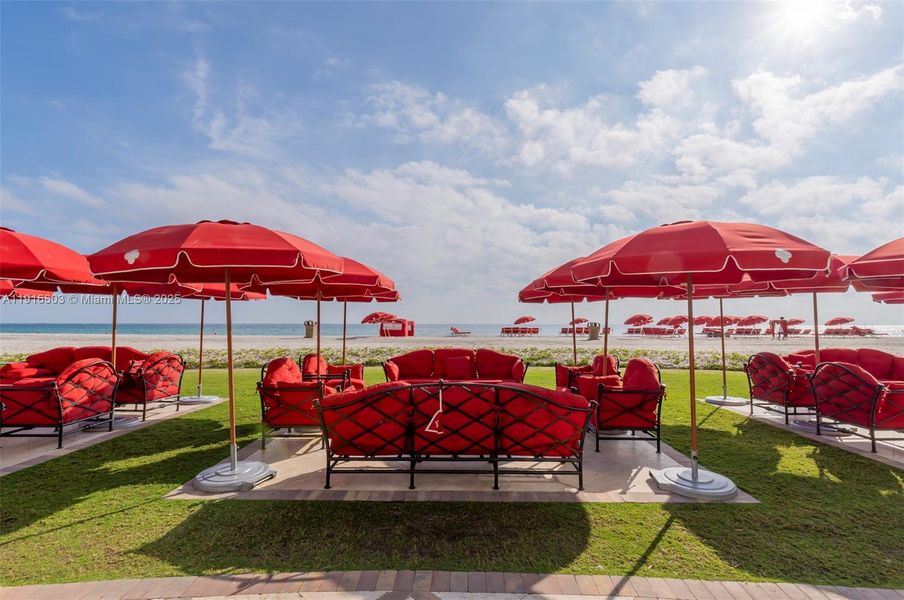 Community amenities in The Estates at Acqualina, Sunny Isles Beach (Image 15).