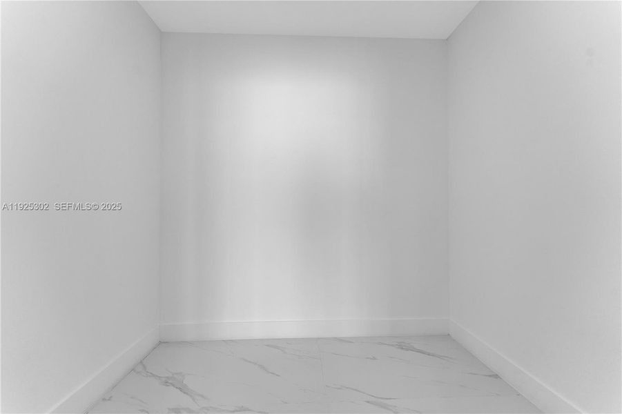 Spacious, unfurnished interior of a new home in Aria Reserve, Miami (Image 44).