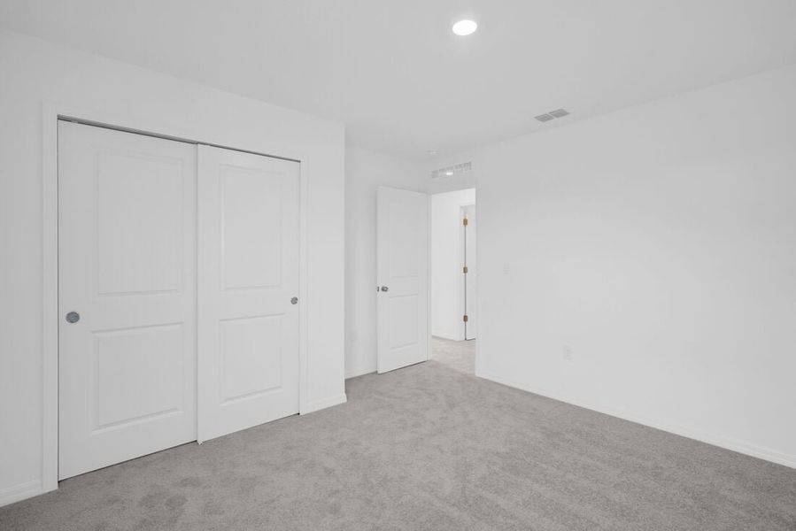 Spacious, unfurnished interior of a new home in Waterstone, Groveland (Image 24).